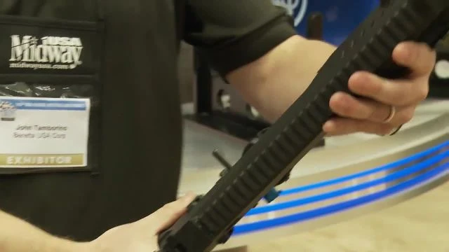 A Futuristically Tactical Look at Beretta's ARX100 Rifle